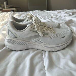 brooks adrenaline GTS 21